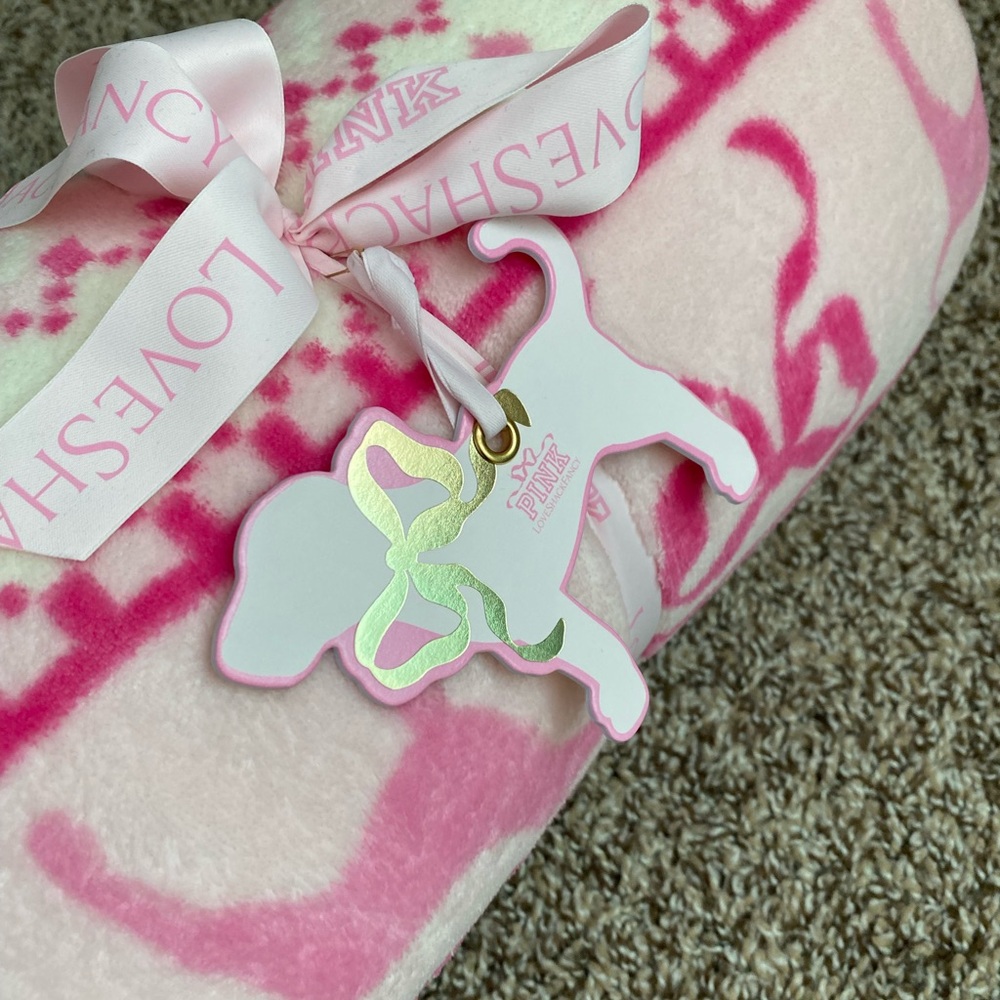 VS PINK Love Shack Fancy sherpa blanket - Picture 4 of 5